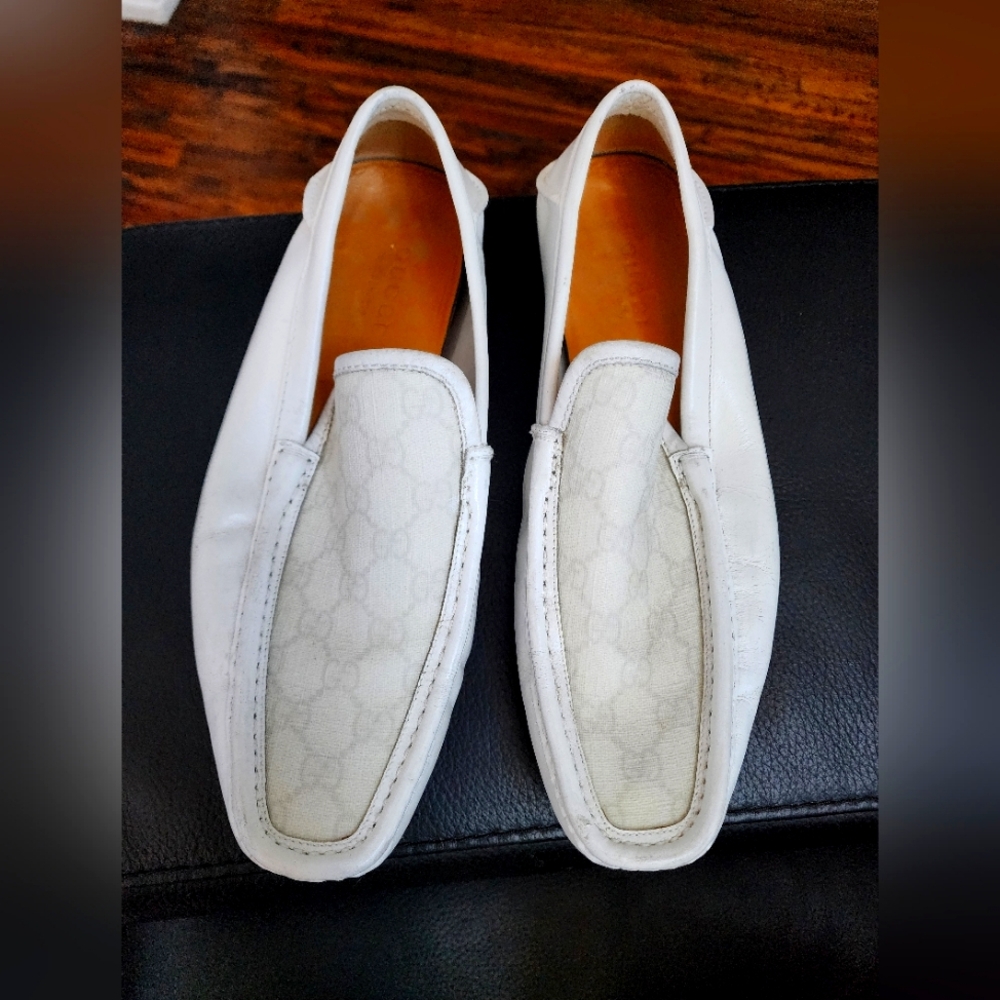 Gucci Loafers with Gucci print on toe area